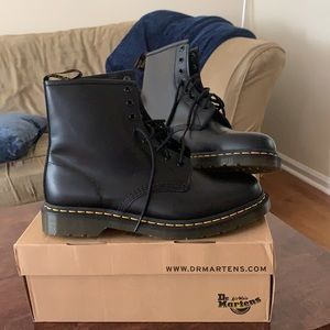 Brand new pair of men’s black 1460 Dr.Martens never worn